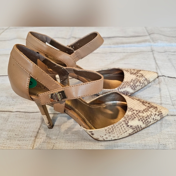 BCBG  Generation Size 8 Snakeskin Pump Ankle Strap Sexy Stiletto Point Toe 3.5" - Picture 1 of 9